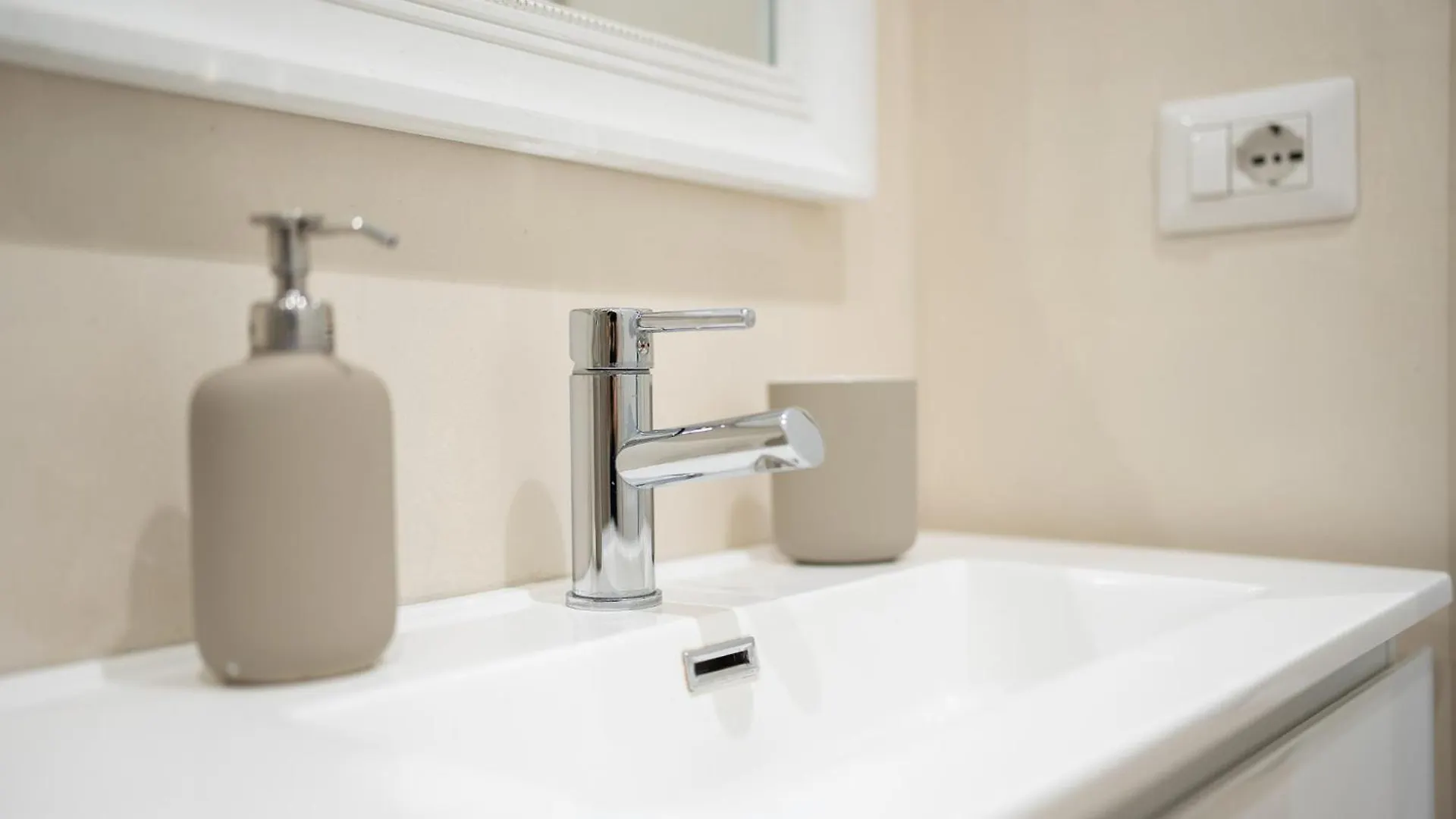 Apartment Porta Venezia New Luxury Apt - Wifi Full Equiped Milan Italy